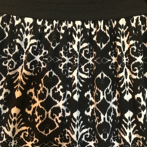 Black & white maxi skirt - Picture 3 of 4